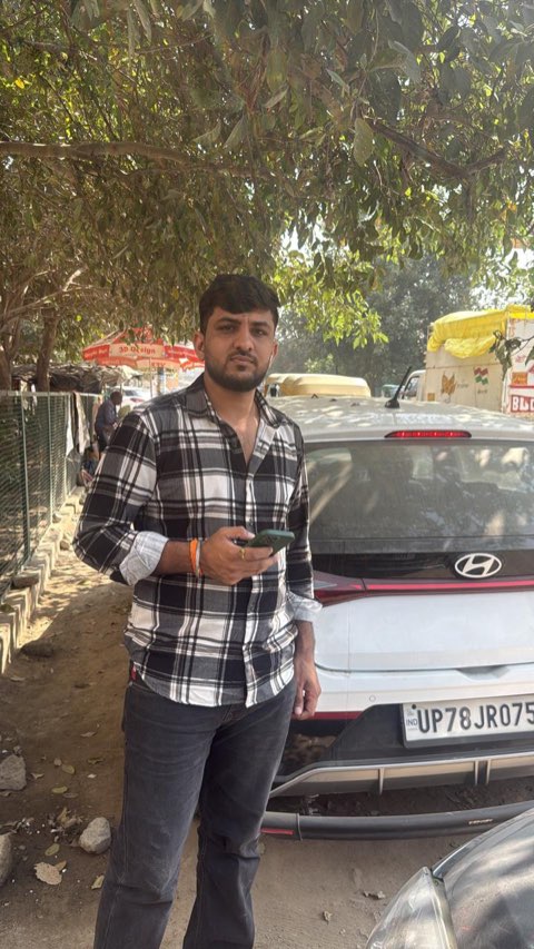 WheelKing customer with a white Hyundai i20, one of our affordable self drive cars in Noida